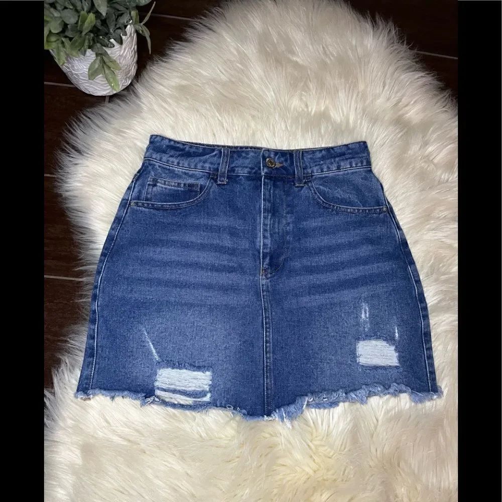 Forever 21 denim frayed hem distressed skirt sz small NWT